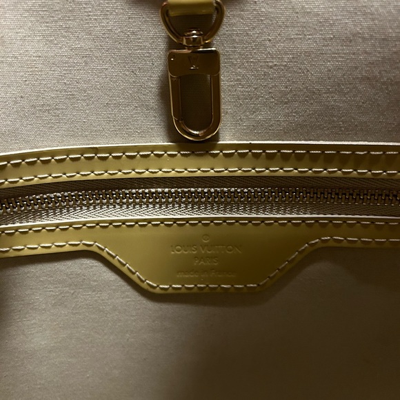 Louis Vuitton Monogram Yellow Vernis Avalon Shoulder Tote - Picture 11 of 15